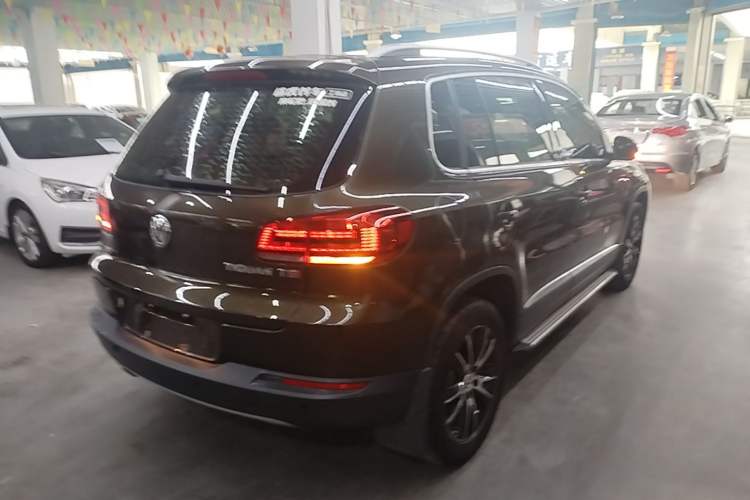 Used Volkswagen Tiguan 2015 1.8TSI Automatic Two-Wheel Drive Luxury Model Rear Right 45 Deg