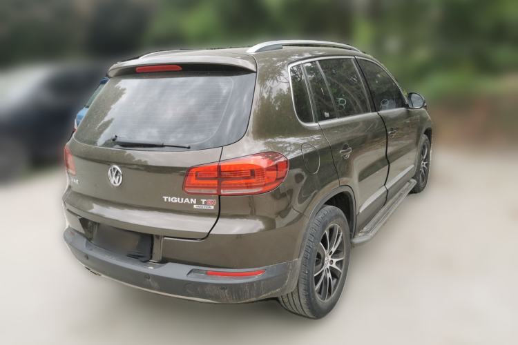 Used Volkswagen Tiguan 2015 1.8TSI Automatic All-Wheel-Drive Luxury Model Rear Right 45 Deg