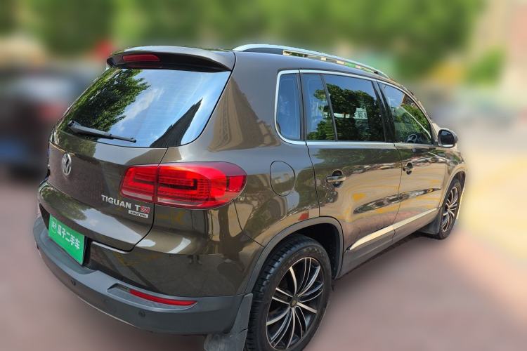 Used Volkswagen Tiguan 2015 1.8TSI Automatic All-Wheel-Drive Luxury Model Rear Right 45 Deg