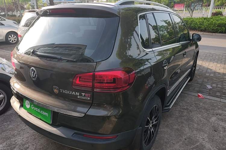 Used Volkswagen Tiguan 2015 1.8TSI Automatic All-Wheel-Drive Luxury Model Rear Right 45 Deg