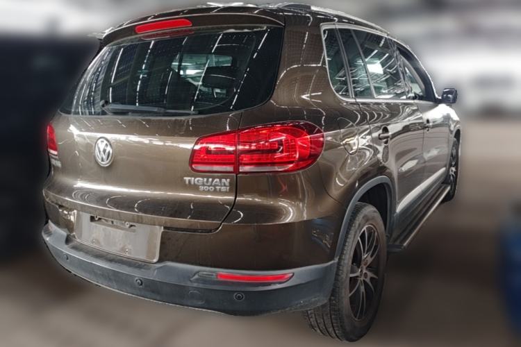 Used Volkswagen Tiguan 2015 1.8TSI Automatic Two-Wheel Drive Luxury Model Rear Right 45 Deg