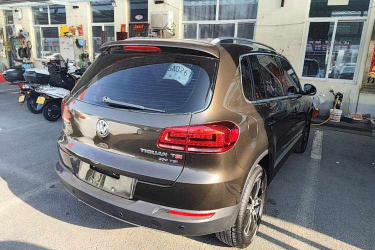 Used Volkswagen Tiguan 2015 1.8TSI Automatic Two-Wheel Drive Luxury Model Rear Right 45 Deg