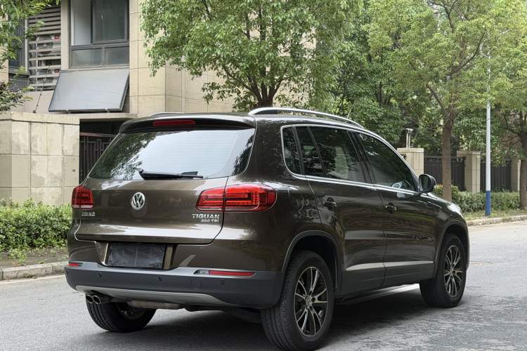 Used Volkswagen Tiguan 2015 1.8TSI Automatic Two-Wheel Drive Luxury Model Rear Right 45 Deg