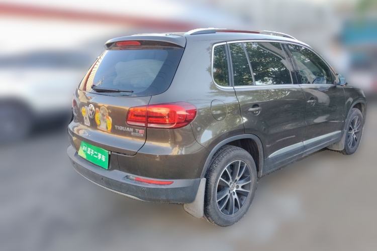 Used Volkswagen Tiguan 2015 1.8TSI Automatic All-Wheel-Drive Luxury Model Rear Right 45 Deg