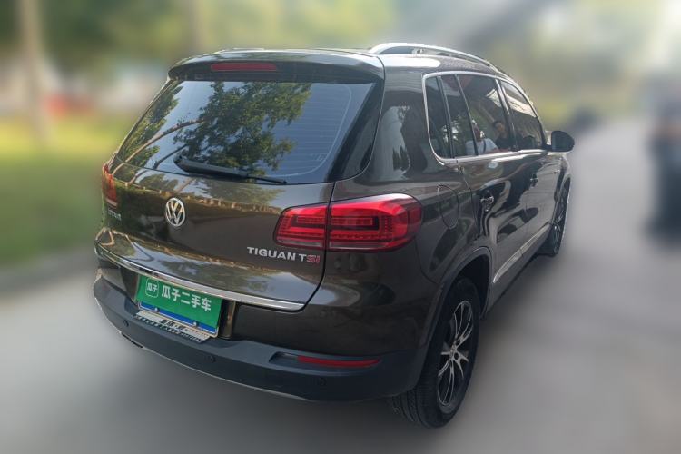 Used Volkswagen Tiguan 2015 1.8TSI Automatic All-Wheel-Drive Luxury Model Rear Right 45 Deg