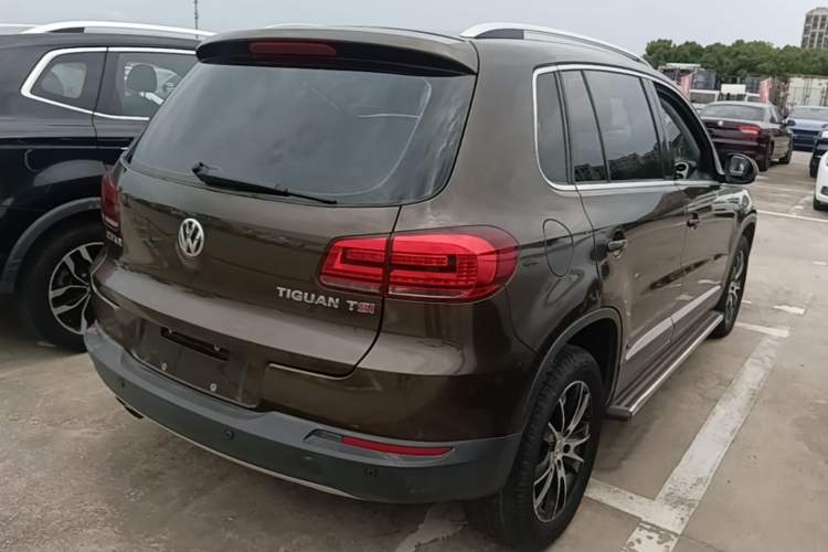 Used Volkswagen Tiguan 2015 1.8TSI Automatic Two-Wheel Drive Luxury Model Rear Right 45 Deg