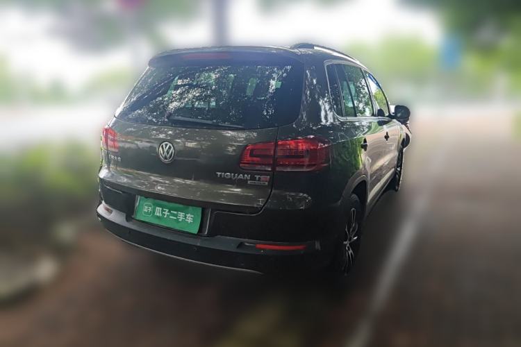 Used Volkswagen Tiguan 2015 1.8TSI Automatic All-Wheel-Drive Luxury Model Rear Right 45 Deg