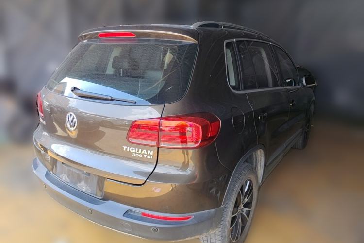 Used Volkswagen Tiguan 2015 1.8TSI Automatic Two-Wheel Drive Luxury Model Rear Right 45 Deg