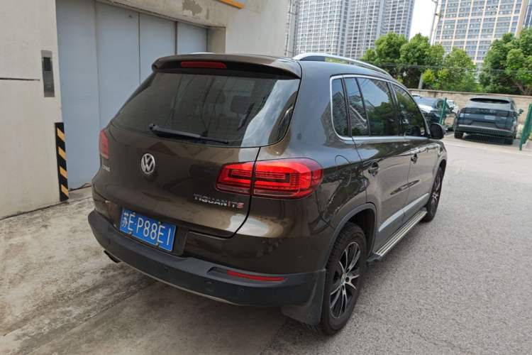 Used Volkswagen Tiguan 2015 1.8TSI Automatic Two-Wheel Drive Luxury Model Rear Right 45 Deg