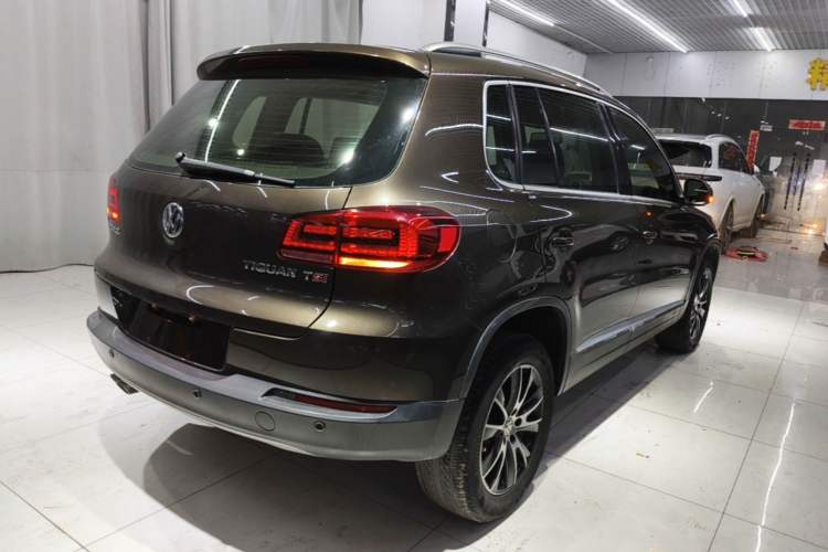 Used Volkswagen Tiguan 2015 1.8TSI Automatic Two-Wheel Drive Luxury Model Rear Right 45 Deg