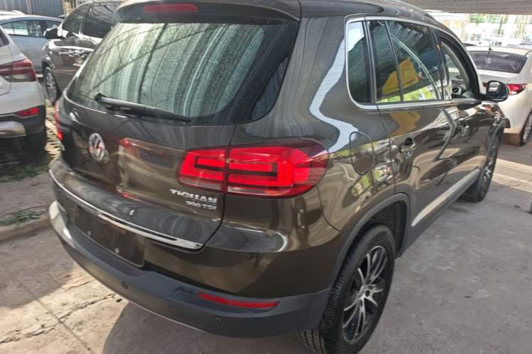 Used Volkswagen Tiguan 2015 1.8TSI Automatic Two-Wheel Drive Luxury Model Rear Right 45 Deg