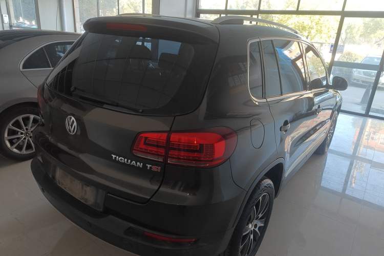 Used Volkswagen Tiguan 2015 1.8TSI Automatic Two-Wheel Drive Luxury Model Rear Right 45 Deg