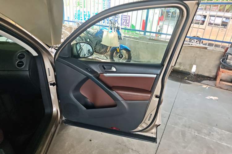 Used Volkswagen Tiguan 2015 2.0 TSI Comfort Edition Right Front Door Interior