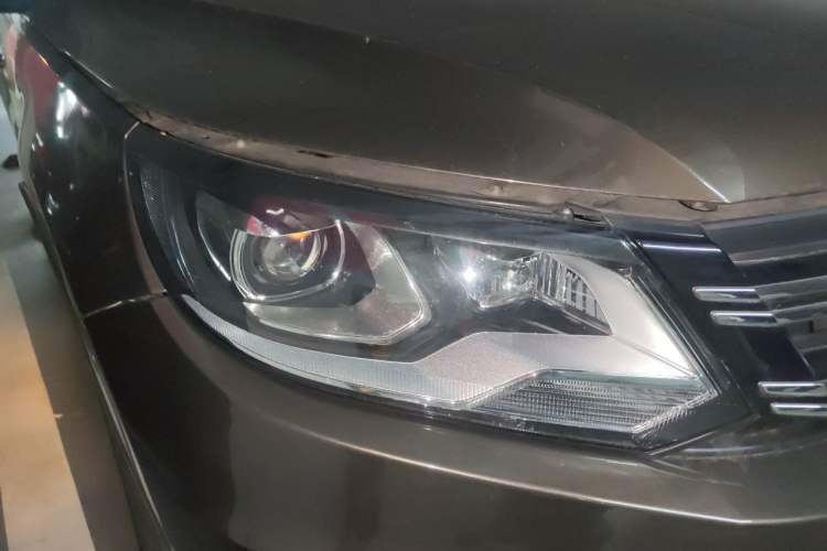 Used Volkswagen Tiguan 2015 1.8TSI Automatic Two-Wheel Drive Luxury Model Right Front Headlight