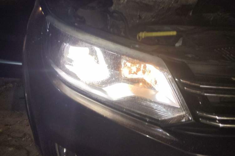 Used Volkswagen Tiguan 2015 1.8TSI Automatic Two-Wheel Drive Luxury Model Right Front Headlight