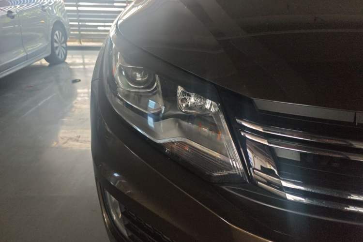 Used Volkswagen Tiguan 2015 1.8TSI Automatic Two-Wheel Drive Luxury Model Right Front Headlight