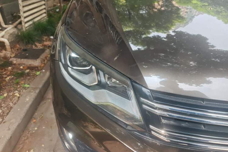 Used Volkswagen Tiguan 2015 1.8TSI Automatic Two-Wheel Drive Luxury Model Right Front Headlight
