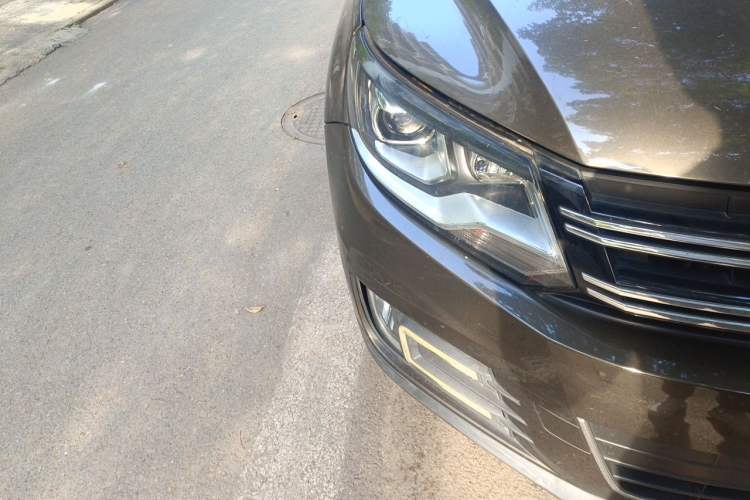 Used Volkswagen Tiguan 2015 1.8TSI Automatic Two-Wheel Drive Luxury Model Right Front Headlight