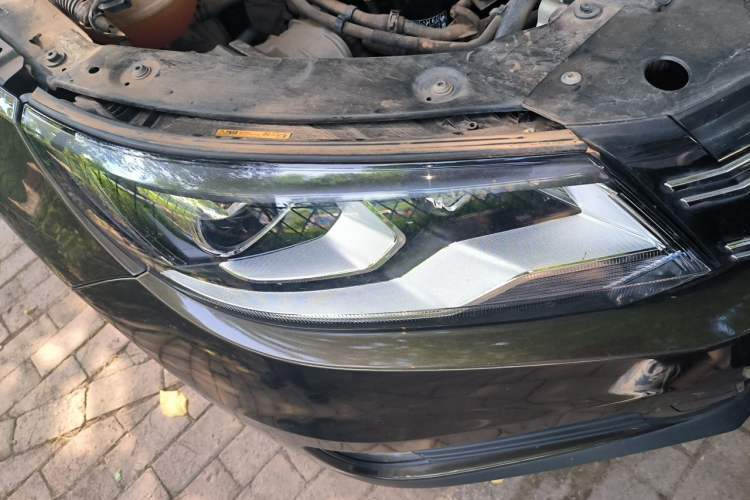 Used Volkswagen Tiguan 2015 1.8TSI Automatic Two-Wheel Drive Luxury Model Right Front Headlight