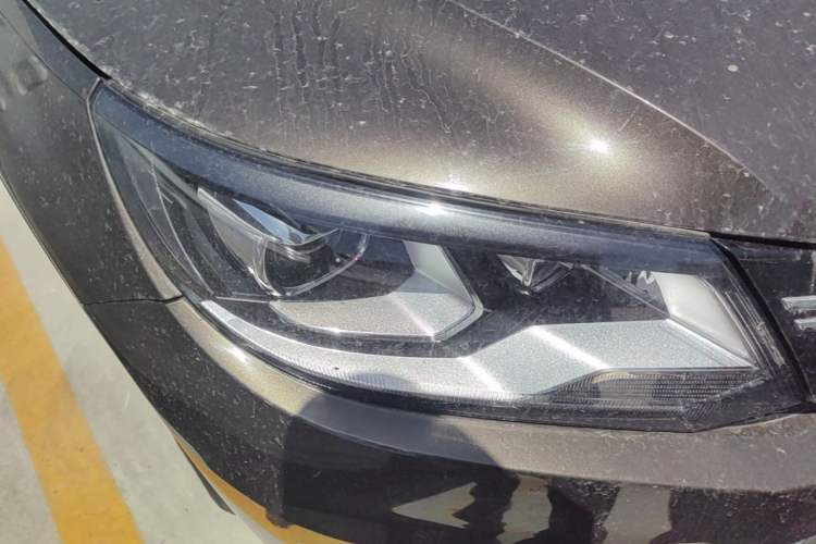 Used Volkswagen Tiguan 2015 1.8TSI Automatic Two-Wheel Drive Comfort Edition Right Front Headlight