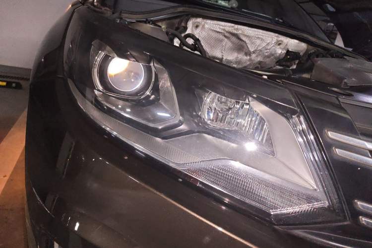 Used Volkswagen Tiguan 2015 1.8TSI Automatic Two-Wheel Drive Luxury Model Right Front Headlight