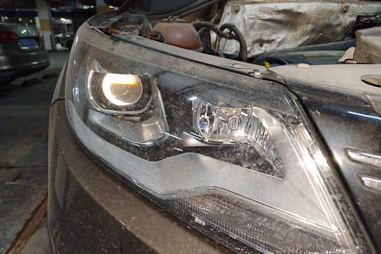 Used Volkswagen Tiguan 2015 1.8TSI Automatic Two-Wheel Drive Luxury Model Right Front Headlight