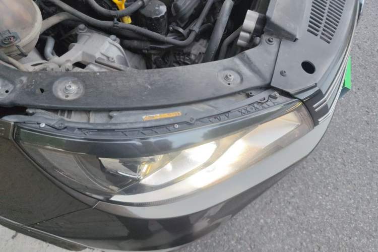 Used Volkswagen Tiguan 2015 1.8TSI Automatic Two-Wheel Drive Luxury Model Right Front Headlight