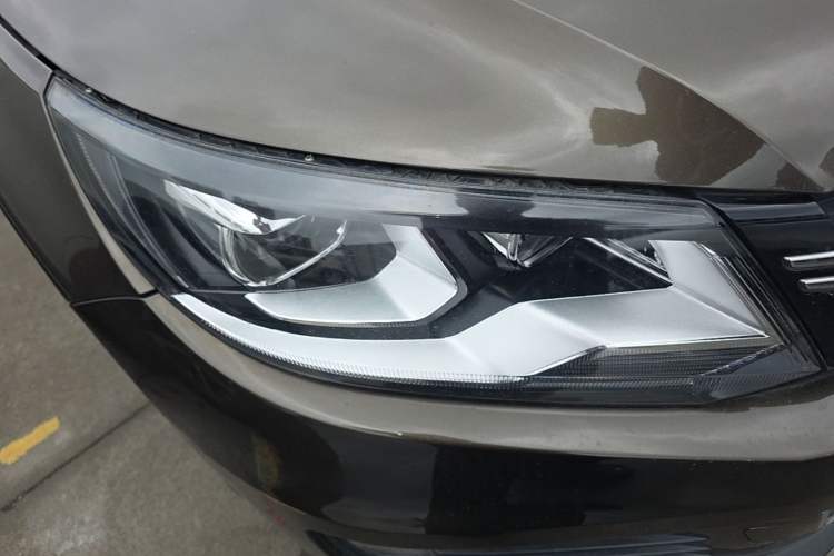 Used Volkswagen Tiguan 2015 1.8TSI Automatic Two-Wheel Drive Luxury Model Right Front Headlight