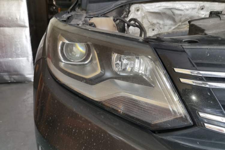Used Volkswagen Tiguan 2015 1.8TSI Automatic Two-Wheel Drive Trend Edition Right Front Headlight