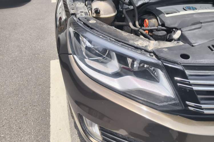 Used Volkswagen Tiguan 2015 1.8TSI Automatic Two-Wheel Drive Luxury Model Right Front Headlight