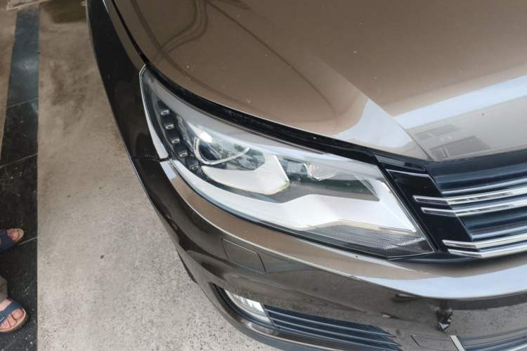 Used Volkswagen Tiguan 2015 2.0 TSI Automatic All-Wheel Drive Flagship Edition Right Front Headlight