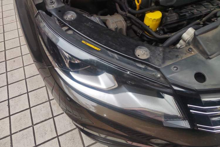 Used Volkswagen Tiguan 2015 1.8TSI Automatic All-Wheel Drive Style Vision Edition Right Front Headlight