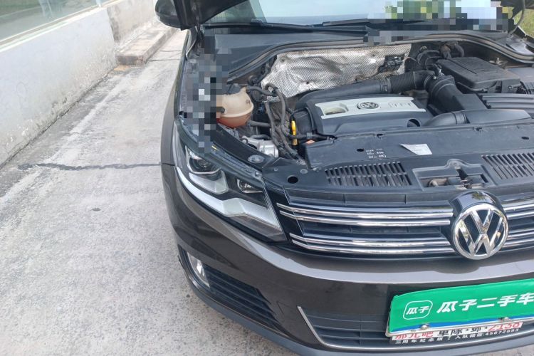Used Volkswagen Tiguan 2015 1.8TSI Automatic All-Wheel-Drive Luxury Model Right Front Headlight