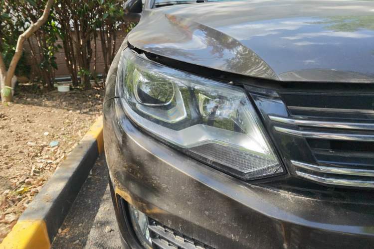 Used Volkswagen Tiguan 2015 1.8TSI Automatic Two-Wheel Drive Luxury Model Right Front Headlight