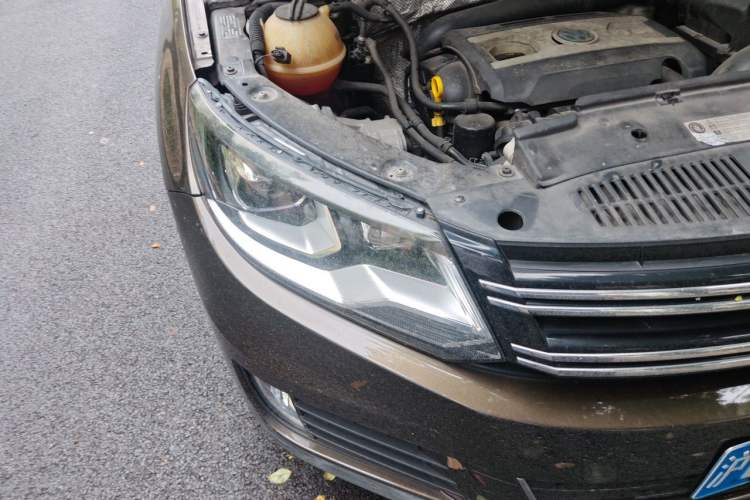 Used Volkswagen Tiguan 2015 1.8TSI Automatic Two-Wheel Drive Luxury Model Right Front Headlight