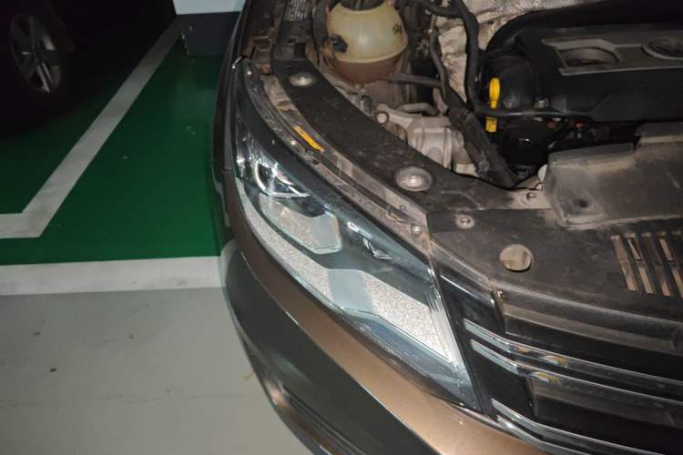 Used Volkswagen Tiguan 2015 1.8TSI Automatic Two-Wheel Drive Comfort Edition Right Front Headlight