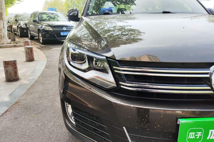 Used Volkswagen Tiguan 2015 1.8TSI Automatic All-Wheel Drive Comfort Edition Right Front Headlight