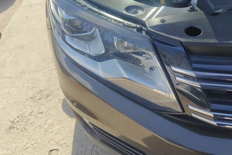 Used Volkswagen Tiguan 2015 1.8TSI Automatic Two-Wheel Drive Luxury Model Right Front Headlight
