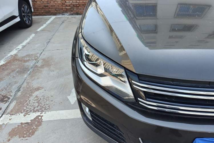 Used Volkswagen Tiguan 2015 1.8TSI Automatic Two-Wheel Drive Trend Edition Right Front Headlight