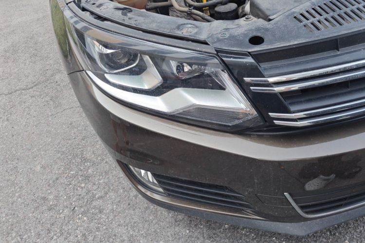 Used Volkswagen Tiguan 2015 1.8TSI Automatic Two-Wheel Drive Luxury Model Right Front Headlight