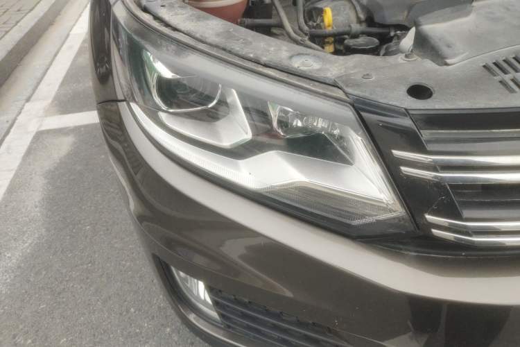 Used Volkswagen Tiguan 2015 1.8TSI Automatic Two-Wheel Drive Luxury Model Right Front Headlight