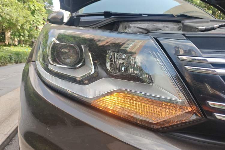 Used Volkswagen Tiguan 2015 1.8TSI Automatic Two-Wheel Drive Luxury Model Right Front Headlight