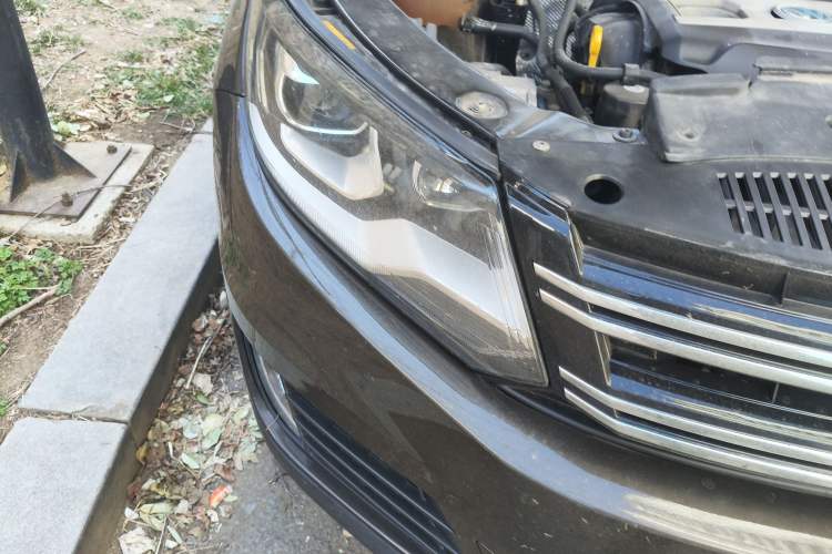 Used Volkswagen Tiguan 2015 1.8TSI Automatic Two-Wheel Drive Luxury Model Right Front Headlight