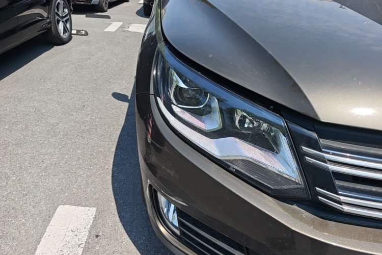 Used Volkswagen Tiguan 2015 1.8TSI Automatic Two-Wheel Drive Comfort Edition Right Front Headlight