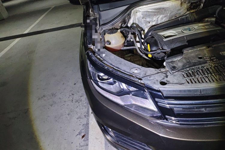 Used Volkswagen Tiguan 2015 2.0 TSI Automatic All-Wheel Drive Luxury Edition Right Front Headlight