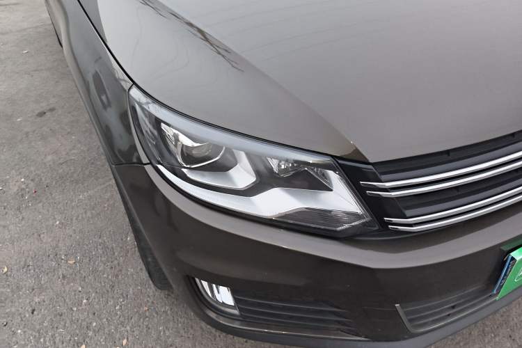 Used Volkswagen Tiguan 2015 1.8TSI Automatic Two-Wheel Drive Luxury Model Right Front Headlight