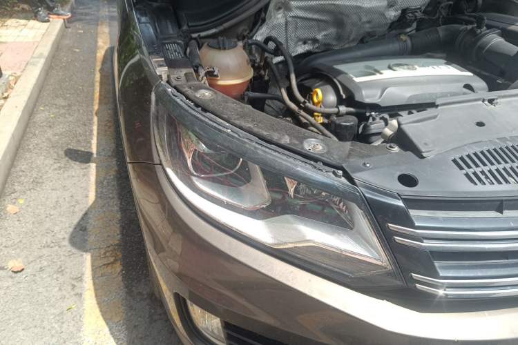 Used Volkswagen Tiguan 2015 1.8TSI Automatic Two-Wheel Drive Trend Edition Right Front Headlight