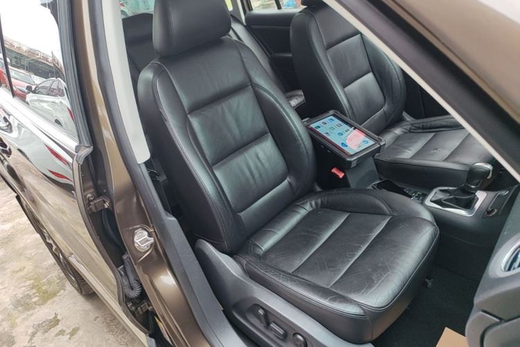 Used Volkswagen Tiguan 2015 2.0 TSI Automatic All-Wheel Drive Luxury Edition Right Front Seat