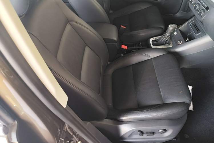 Used Volkswagen Tiguan 2015 1.8TSI Automatic Two-Wheel Drive Luxury Model Right Front Seat