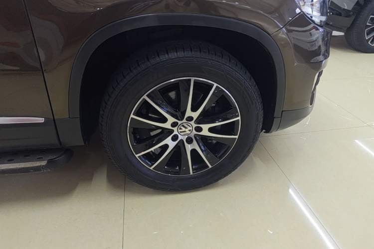 Used Volkswagen Tiguan 2015 1.8TSI Automatic All-Wheel-Drive Luxury Model Right Front Wheel Hub